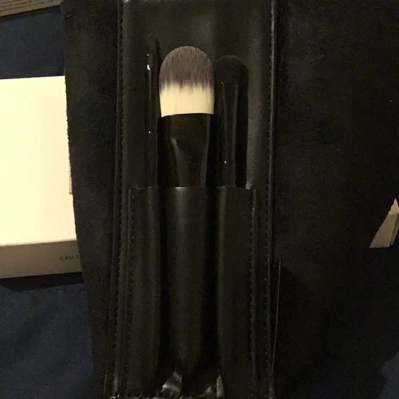 Yves Saint Laurent Black Limited Edition Makeup Brushes & Roll Bag Holder - Picture 8 of 10